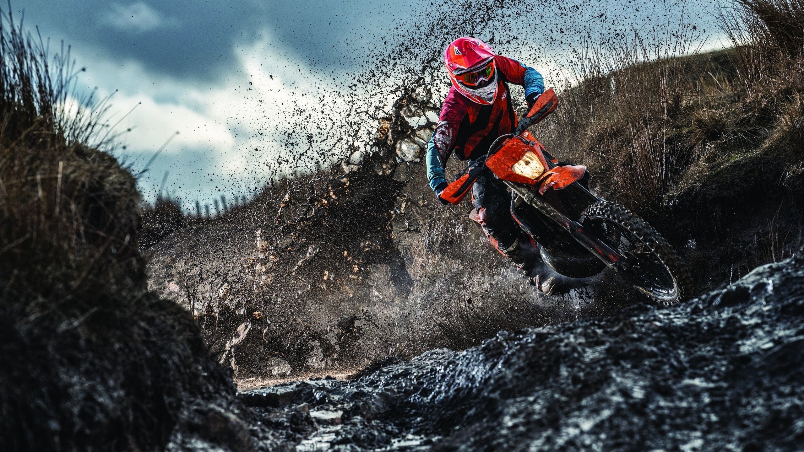 开云在线直播-冲浪比赛：与海浪共舞，冲浪大赛